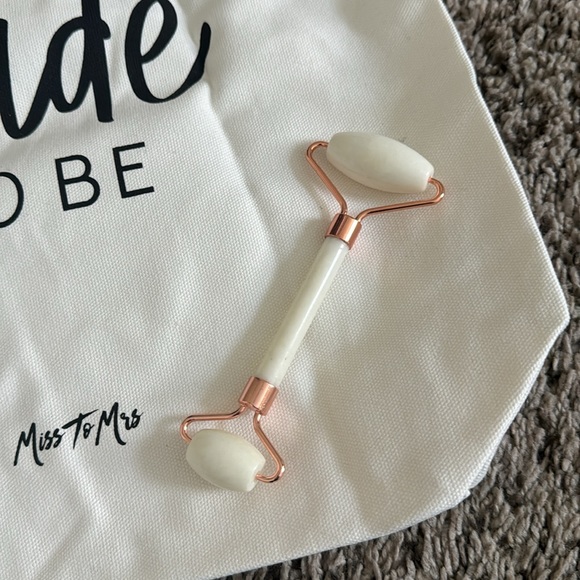 Bride To Be Essentials - Picture 4 of 6